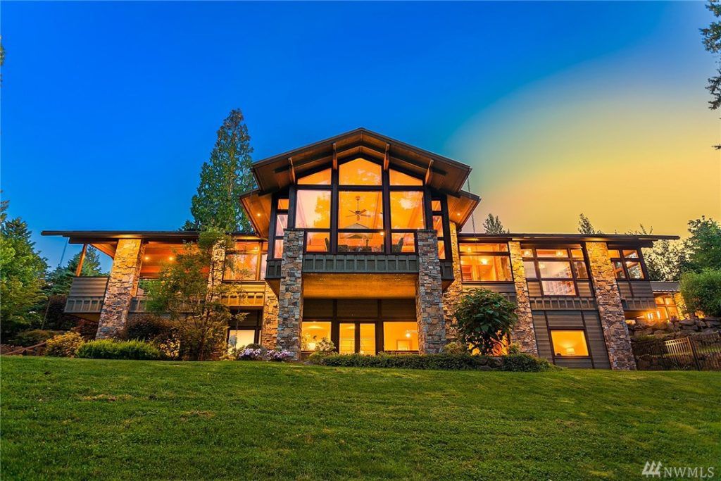 Redmond architect Scott Hommas designed this Redmond custom home with an eye to the natural beauty around it.